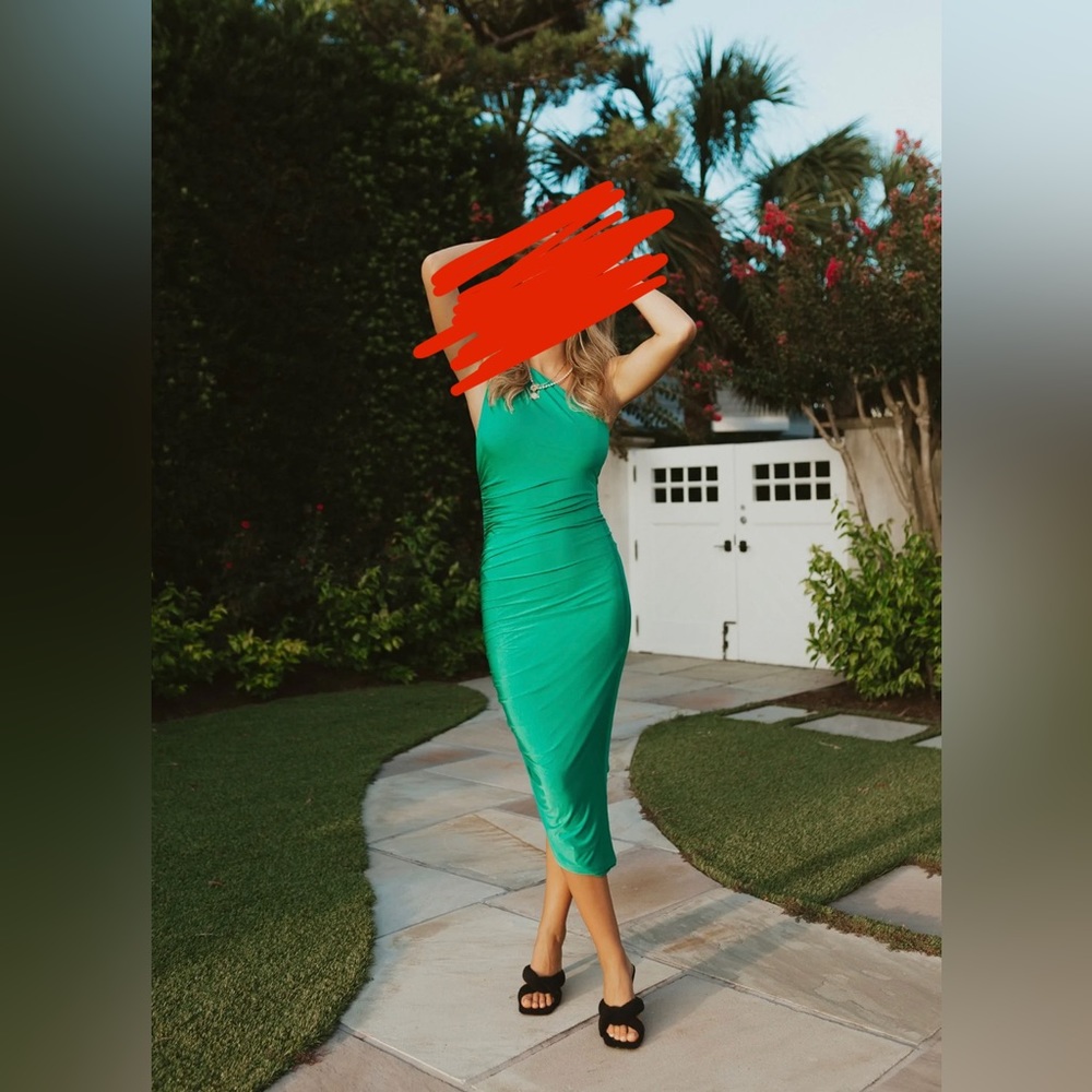 Vestique Midi Dress